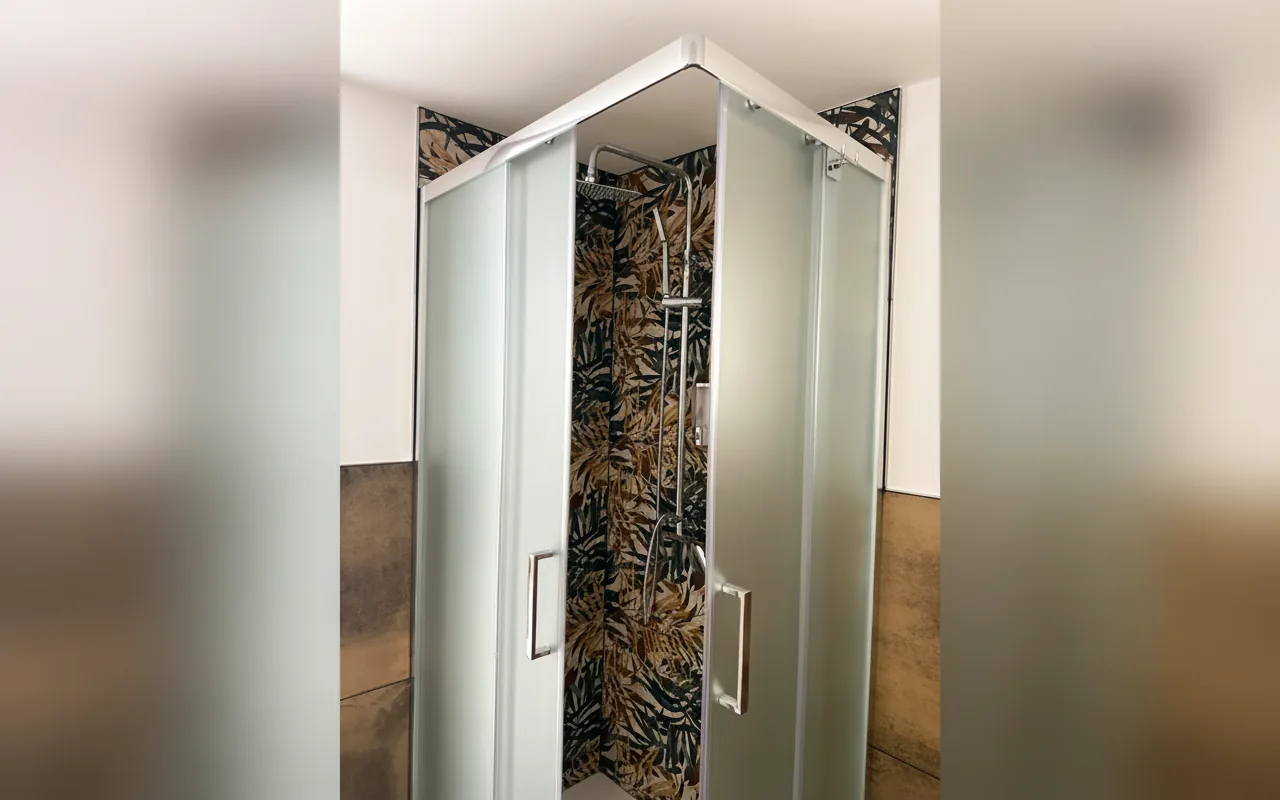 Camera con bagno privato — Umbertos Rooms, Jerzu (Sardegna) (foto 78)